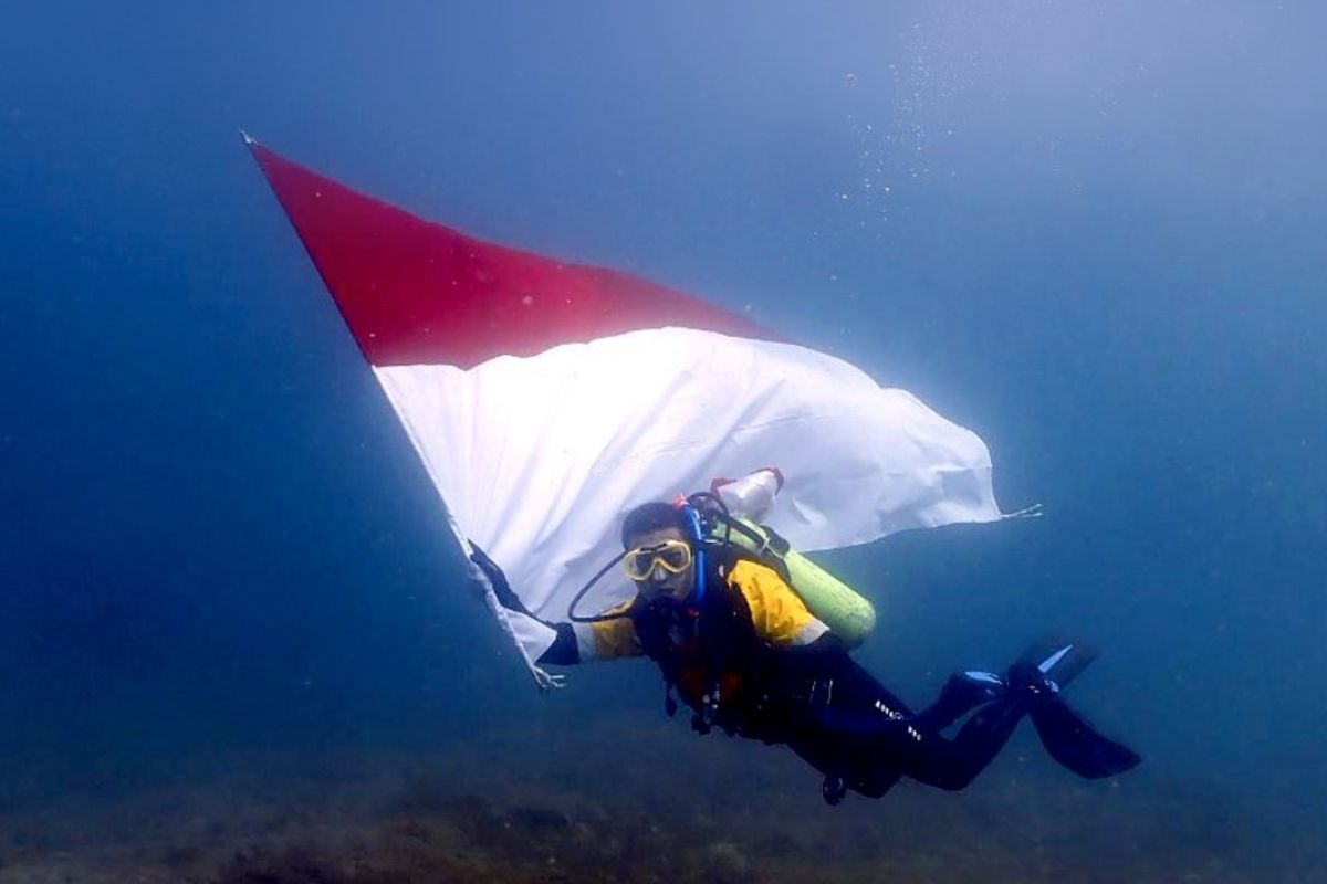 Pariaman akan kibarkan Merah Putih di dalam laut