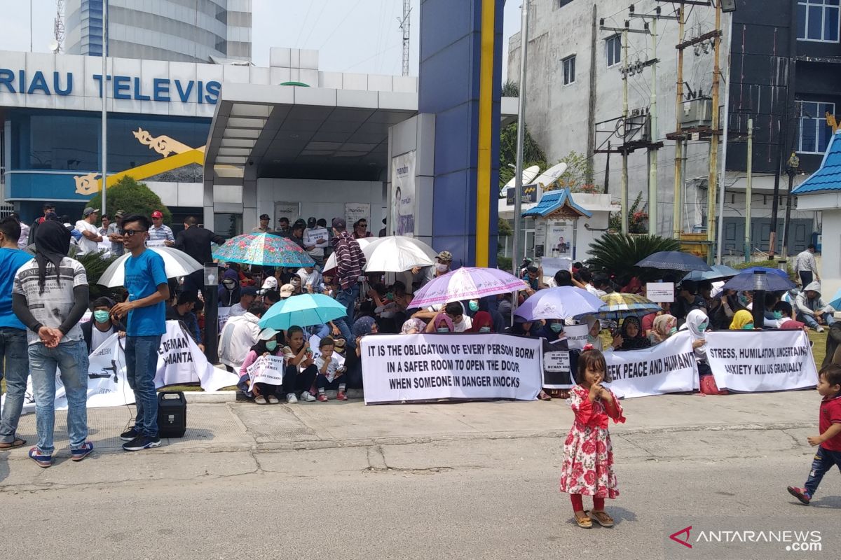 Ratusan pencari suaka kembali demo kantor IOM di Pekanbaru