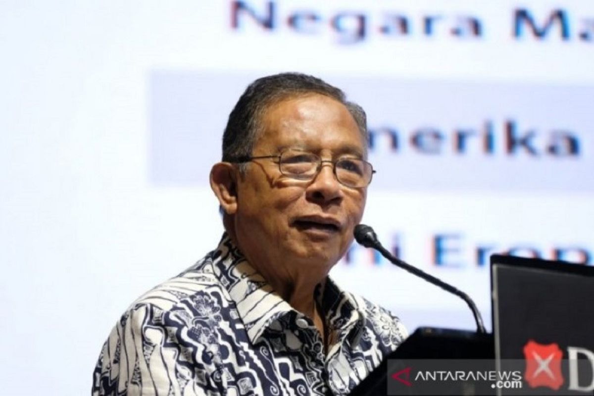 Darmin Nasution mengaku kantornya sudah tidak menggunakan air kemasan plastik