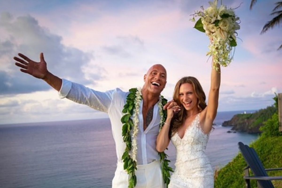 12 Tahun Berhubungan, Dwayne Johnson resmi nikahi Lauren Hashian