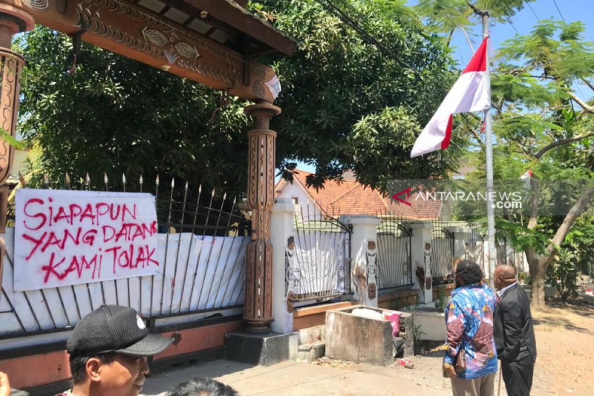 Fadli Zon gagal temui penghuni asrama mahasiswa Papua di Surabaya