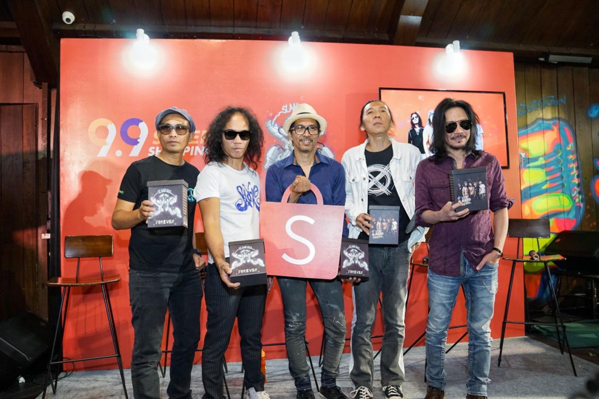 Slank rilis album bertajuk  Slanking Forever, direkam di Lokananta