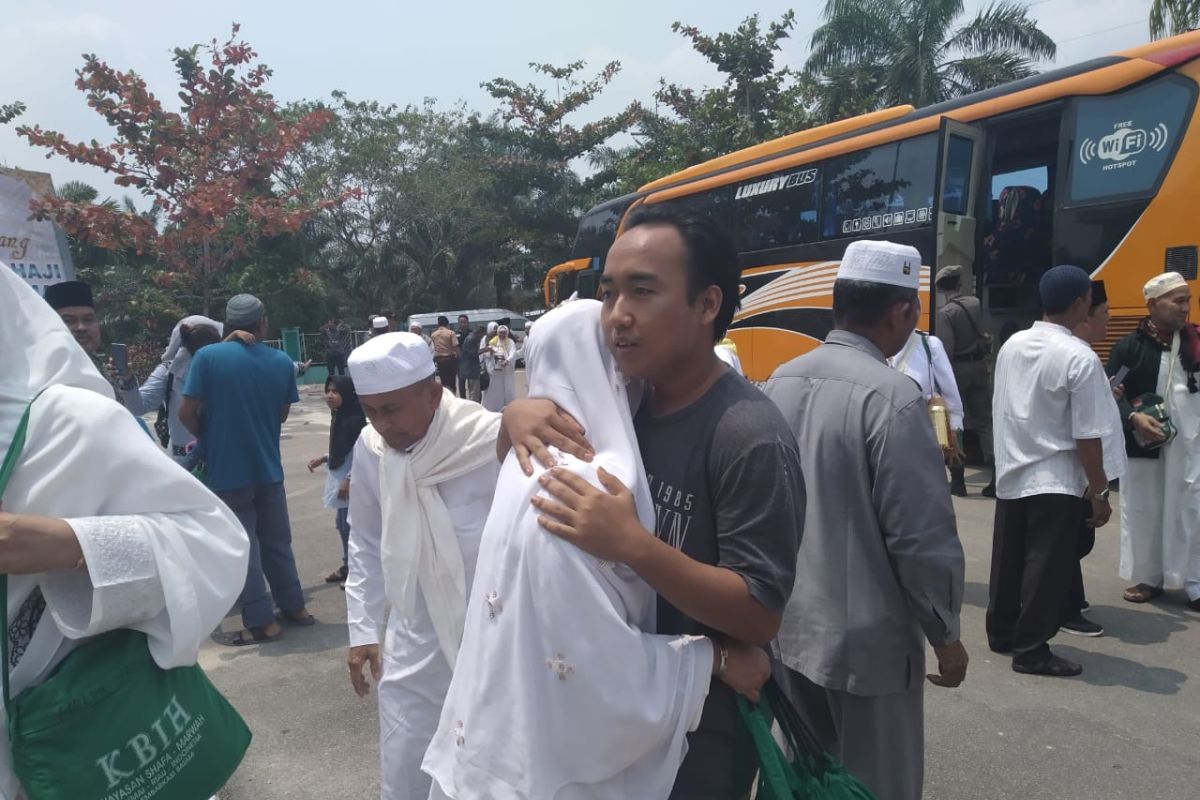 Kelelahan, Satu jemaah haji Dumai harus istirahat di Pekanbaru