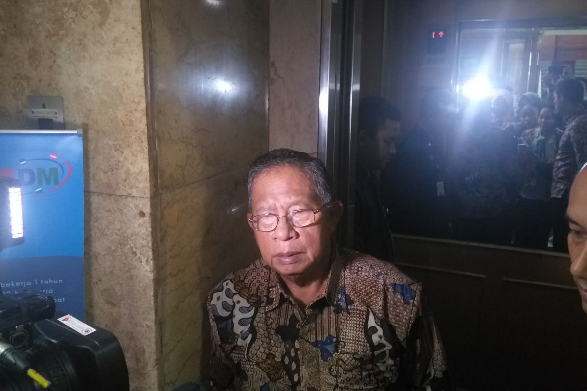 Menurut Menko Darmin, bunga kredit bank seharusnya turun