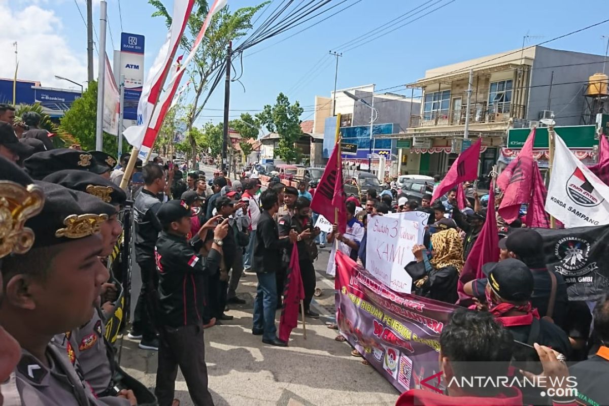 70  guru diperiksa penyidik kasus pembangunan ruang kelas