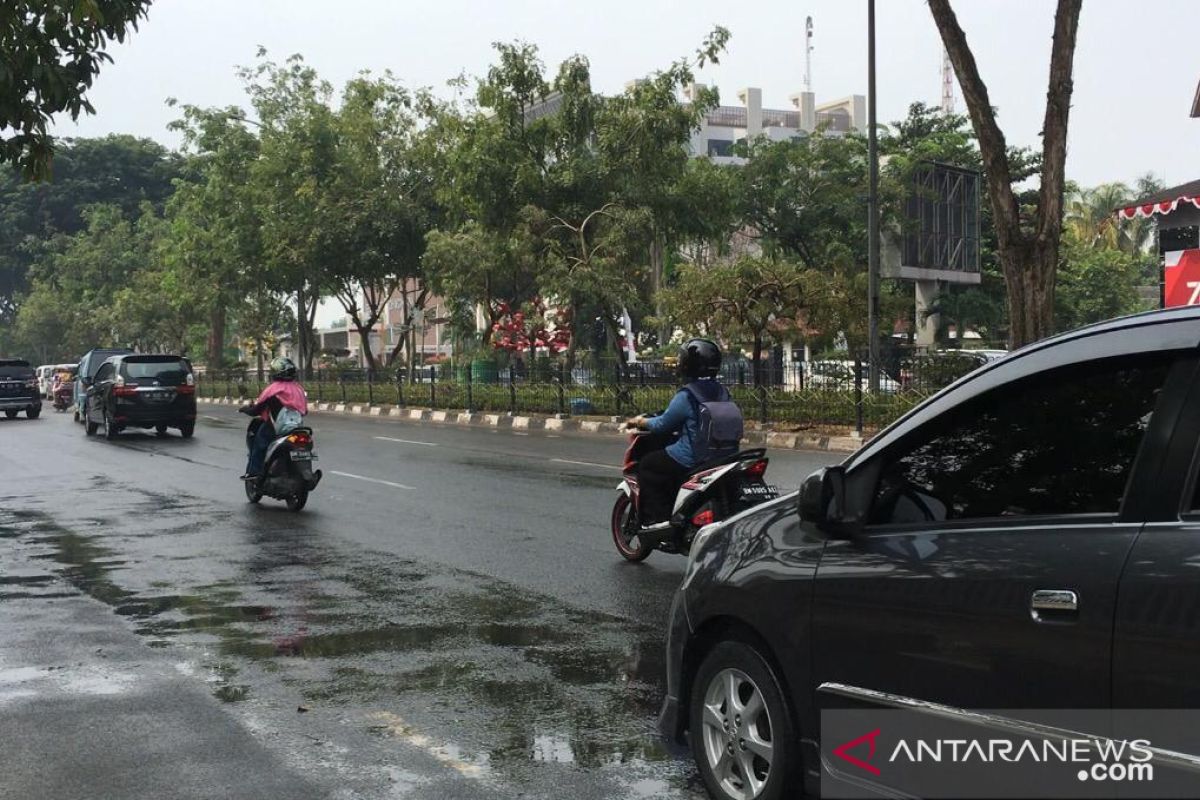 VIDEO - Hujan sesaat jernihkan udara Pekanbaru