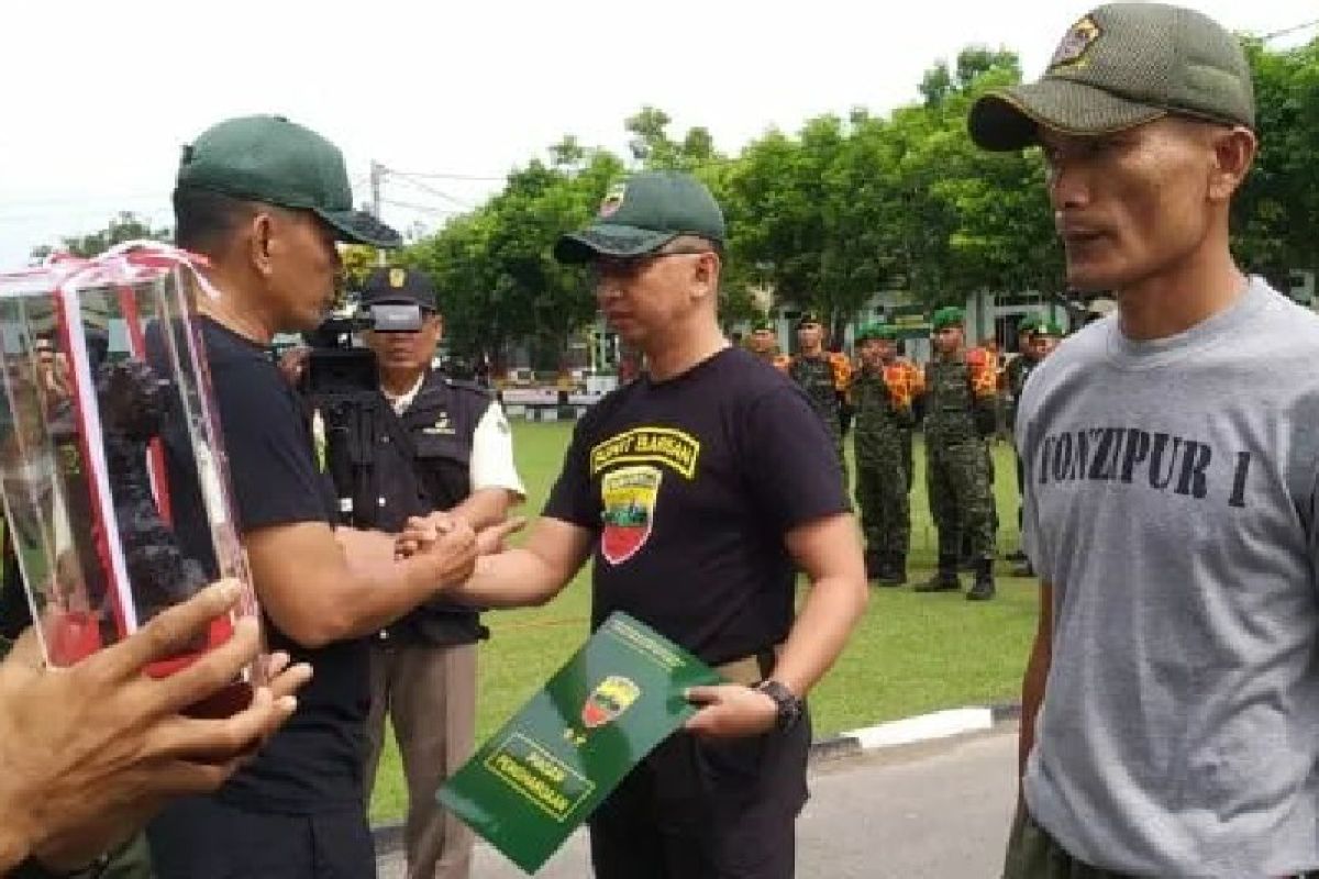 Pangdam I/BB serahkan penghargaan kepada prajurit berprestasi