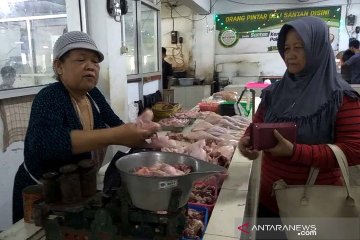 Harga ayam potong Pekanbaru anjlok Rp17.000 per kilogram