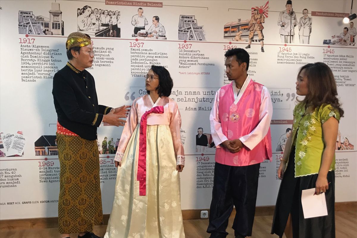 Baju Korea "hanbok" salah satu bintang "TeKo Nang Jawa"