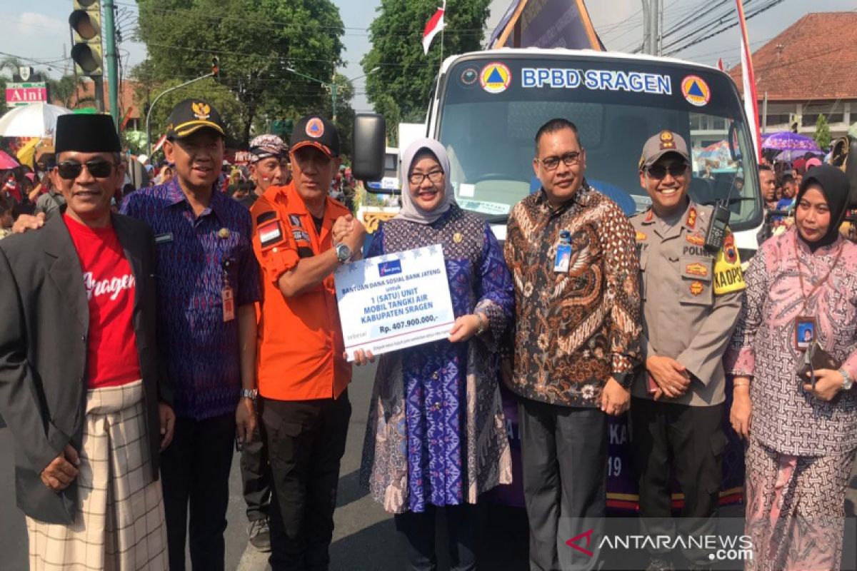 Bank Jateng bantu truk tangki air ke Sragen senilai Rp407,9 juta