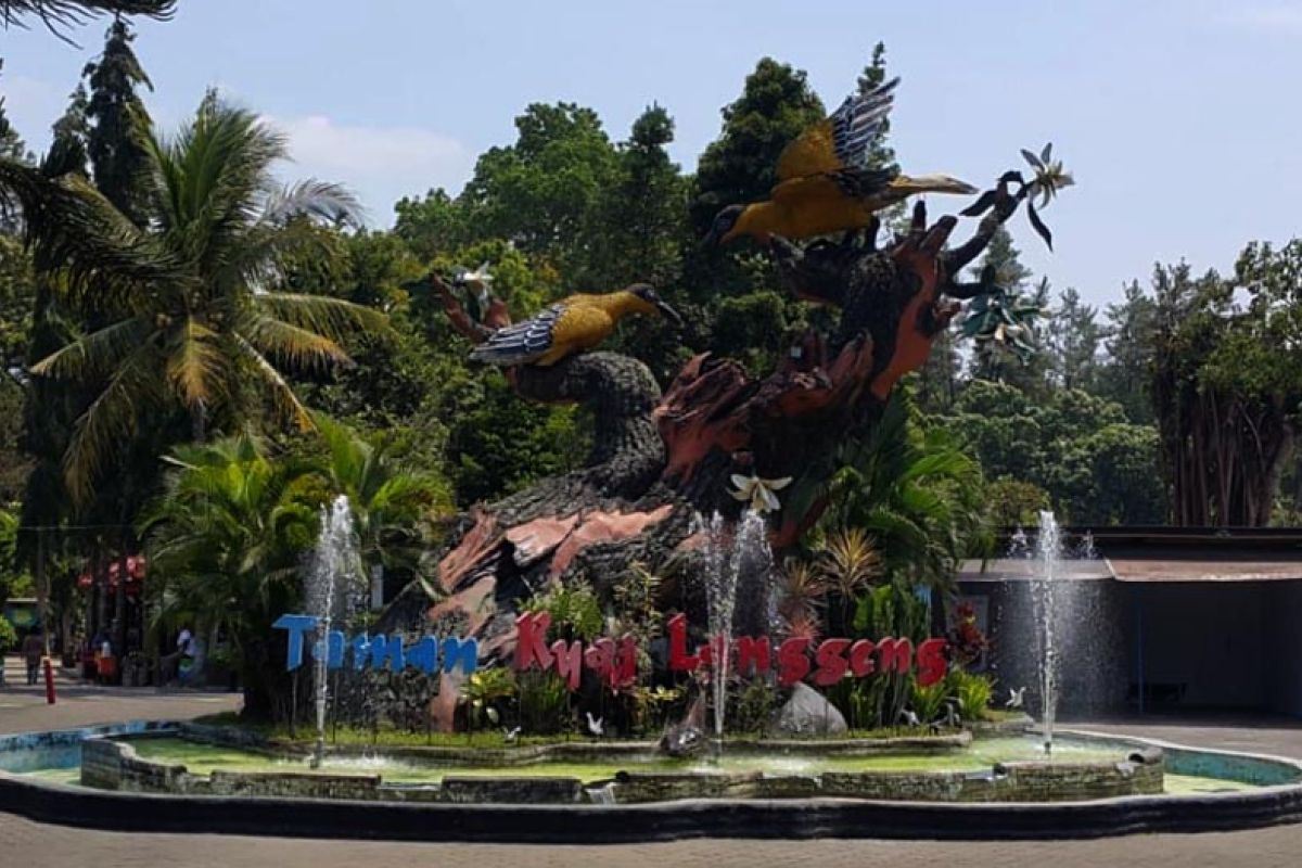 Telaah - Taman Kyai Langgeng, 32 tahun merangkai taman bunga