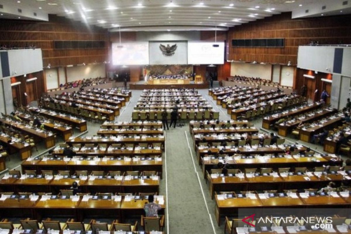 Rapat Paripurna DPR diskors 15 menit