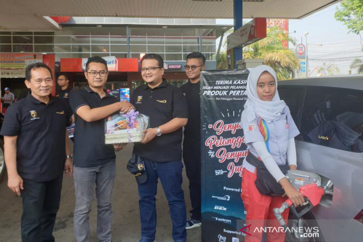 Hari Pelanggan, Pertamina bagikan merchandise