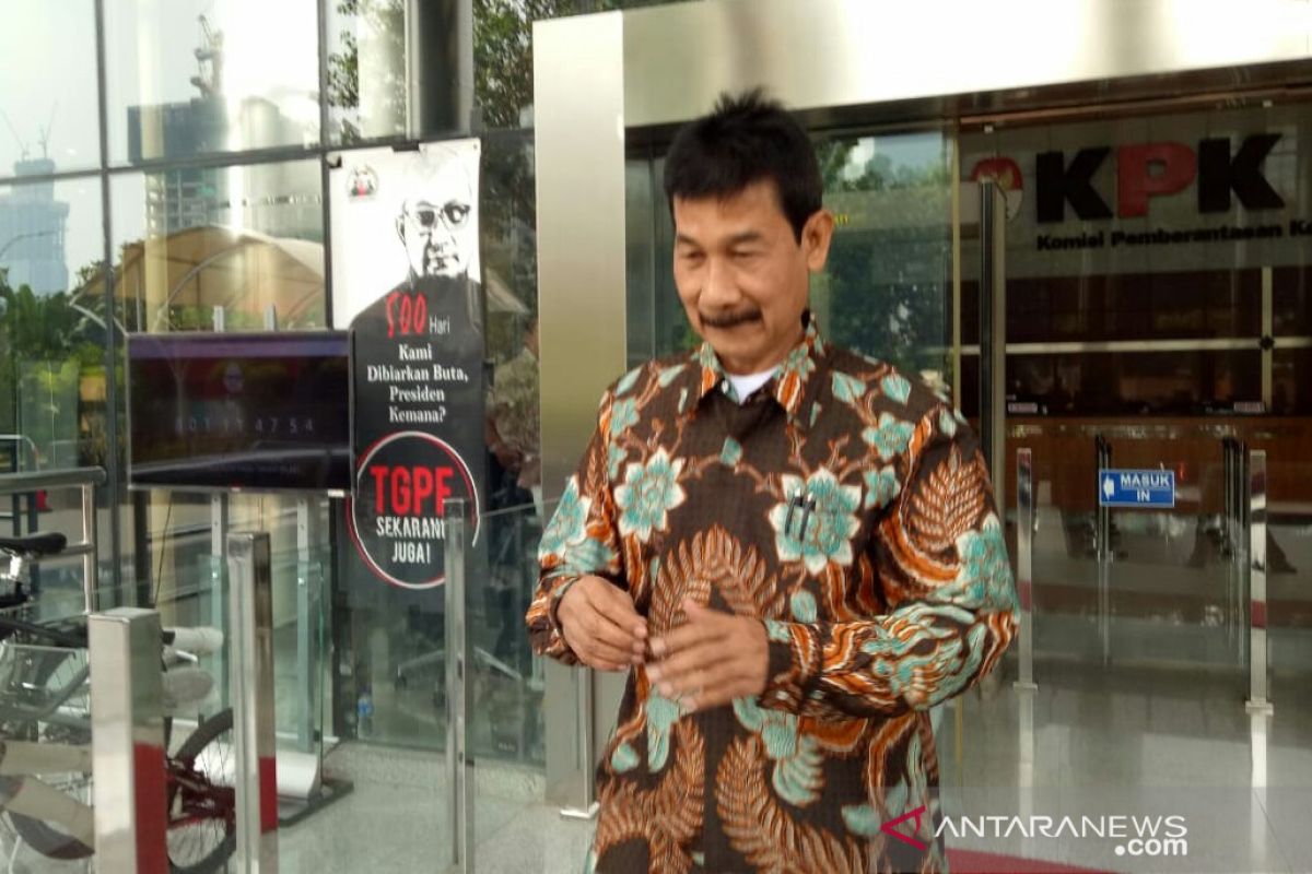 KPK periksa Bupati Solok Selatan Muzni Zakaria