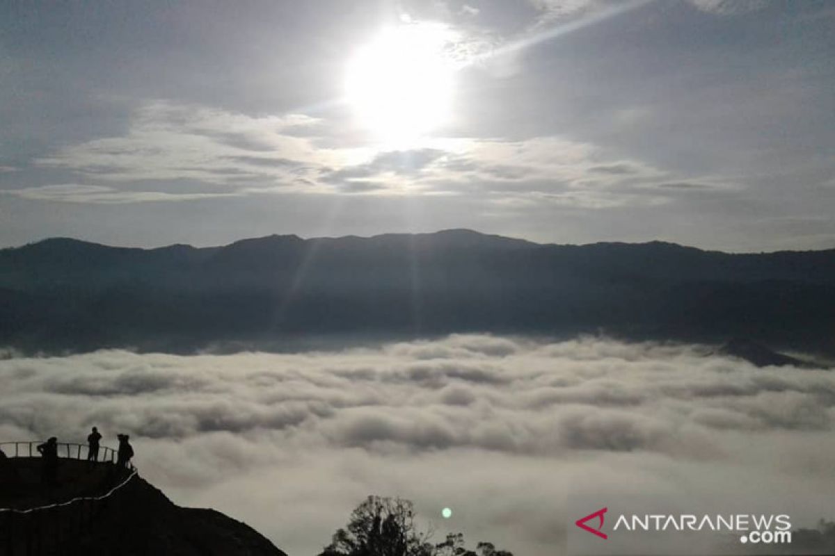 Wisatawan diminta tidak kunjungi "Negeri di Atas Awan"