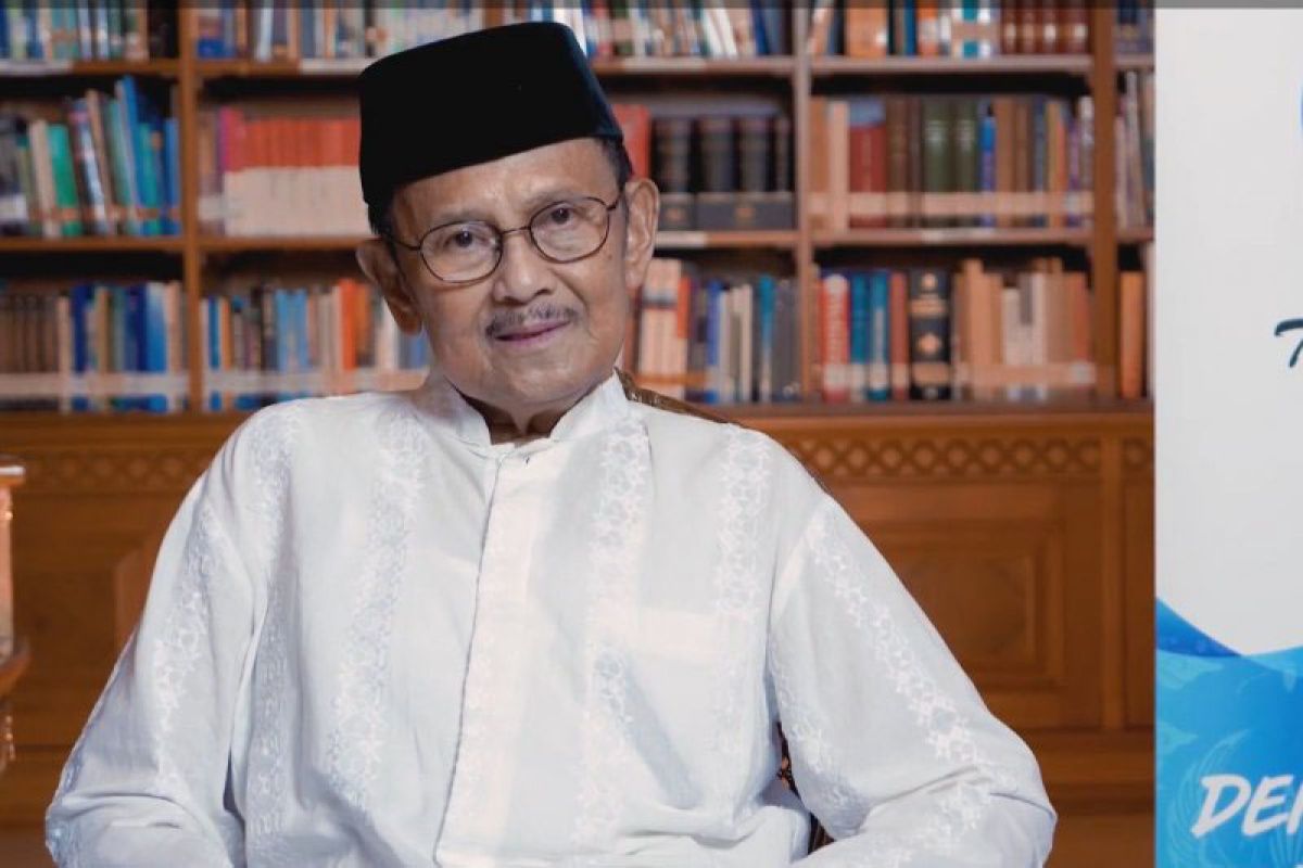 Habibie Sakit - Kabar BJ Habibie meninggal dipastikan bohong