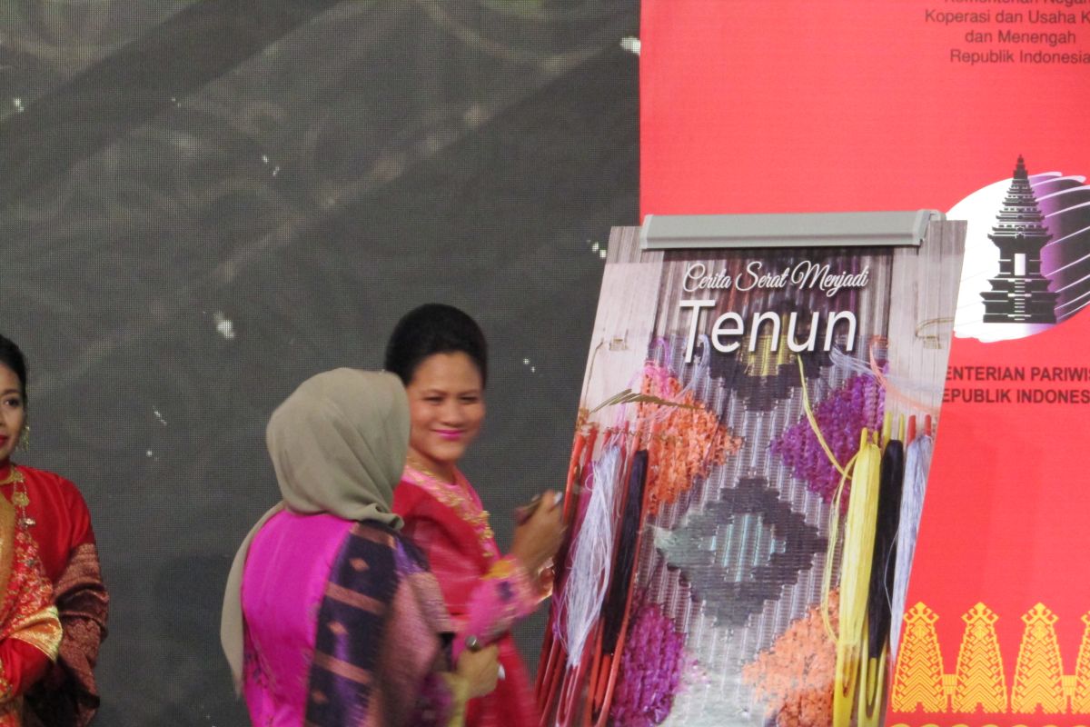 Ibu Negara menghadiri pembukaan Pameran KriyaNusa 2019