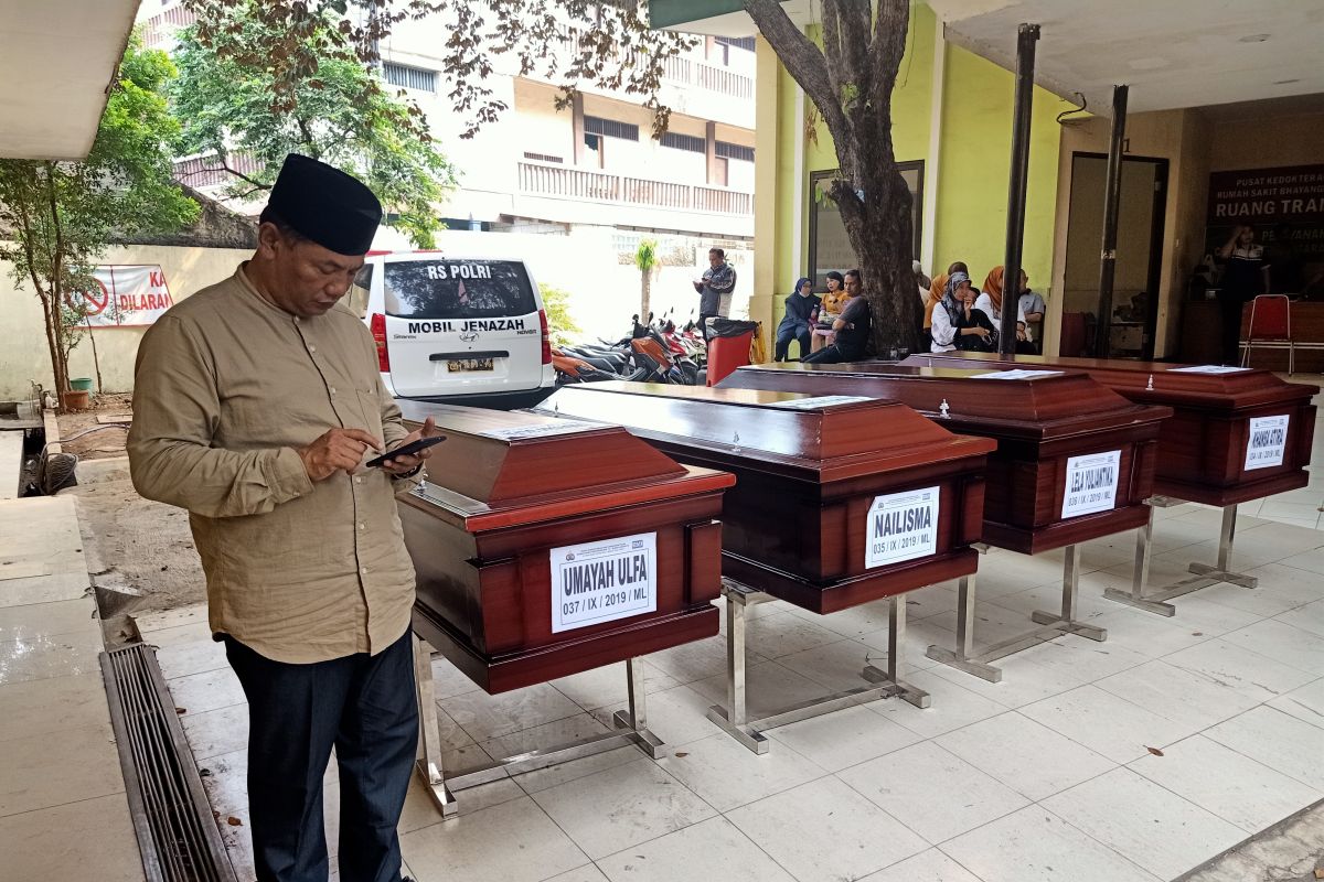 Korban tol Cipularang dikenal sebagai guru idola siswa