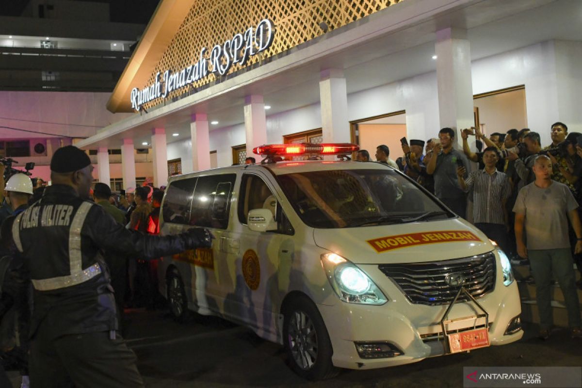 Kelelahan liput pemindahan jenazah BJ Habibie, Pewarta foto pingsan