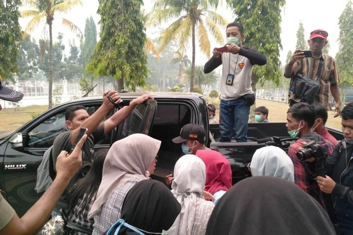 Karhutla Riau - VIDEO - Seratusan mahasiswa FISIP gelar aksi tanggapi Karhutla Riau