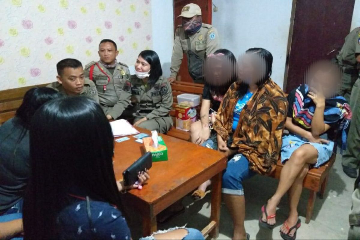 Satpol PP Lamandau temukan puluhan PSK di tempat karaoke dan warung 'remang-remang'