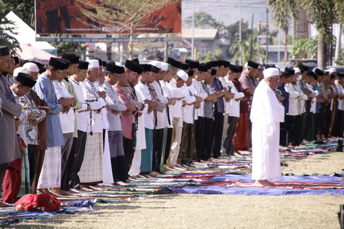 Masyarakat Sumbawa Barat lakukan Salat meminta hujan