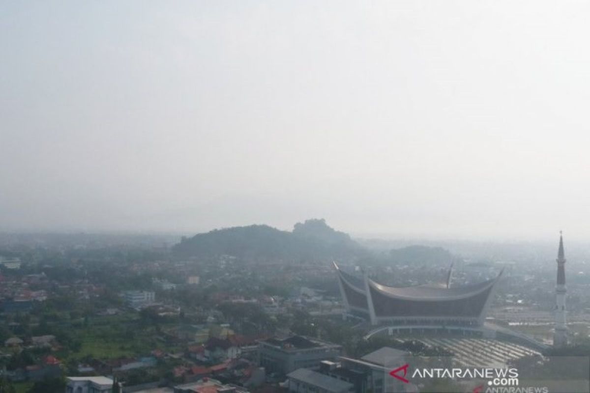 Kota Padang dilanda hawa dingin, bersuhu 18 derajat Celsius