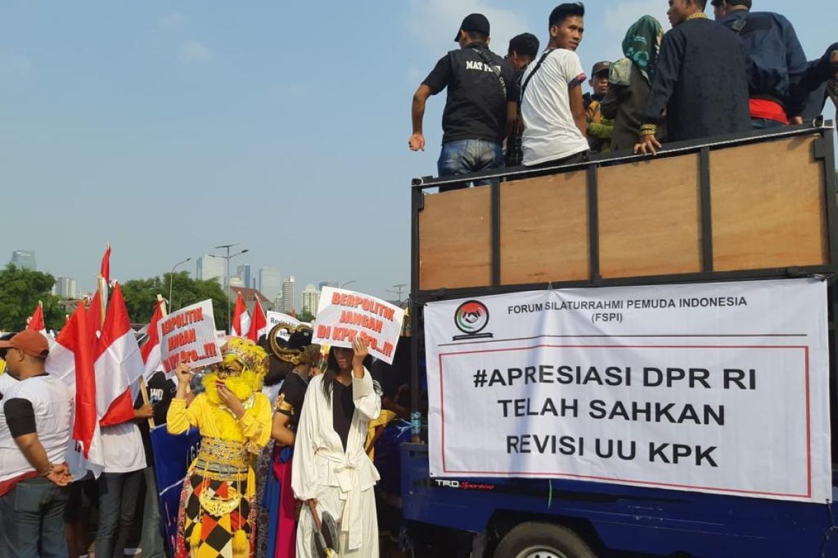 Apresiasi  DPR sahkan revisi UU KPK, elemen masyarakat gelar aksi damai