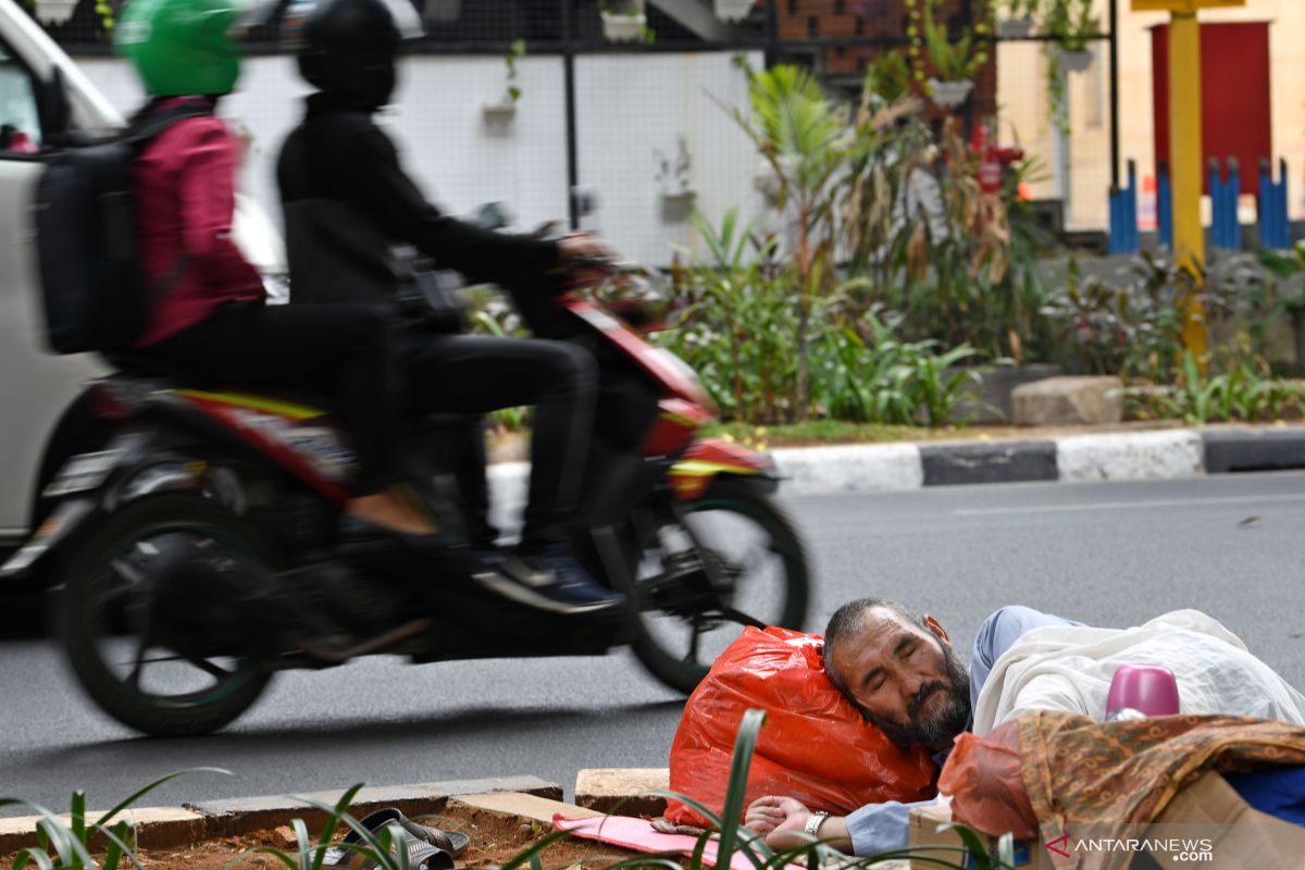 Pencari menempati trotoar tidak ingin kembali ke Kalideres