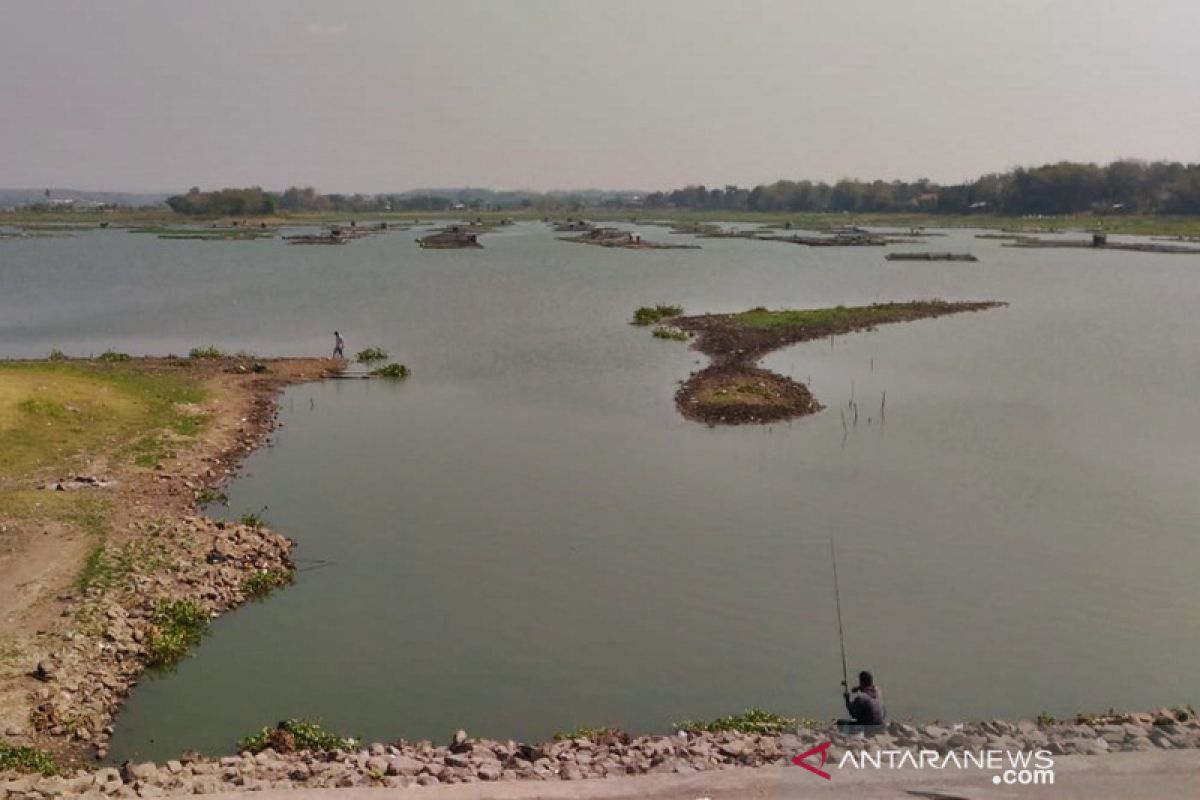 Kemarau, air Waduk Cengklik Boyolali menyusut