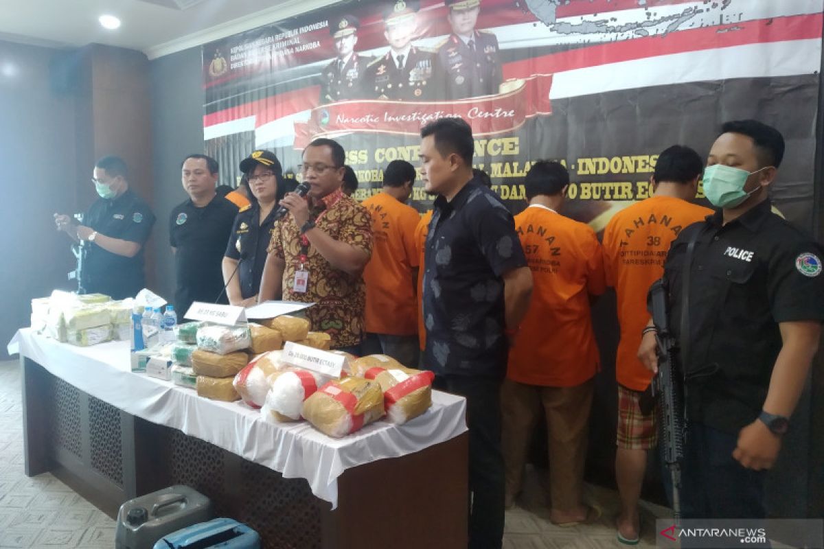 Penyelundupan 38 kg sabu dan 28 ribu ekstasi asal Malaysia digagalkan