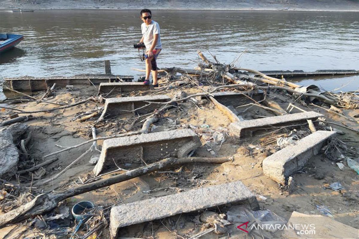 Sungai surut, bangkai kapal Belanda yang tenggelam dalam Perang Barito 1859 terlihat