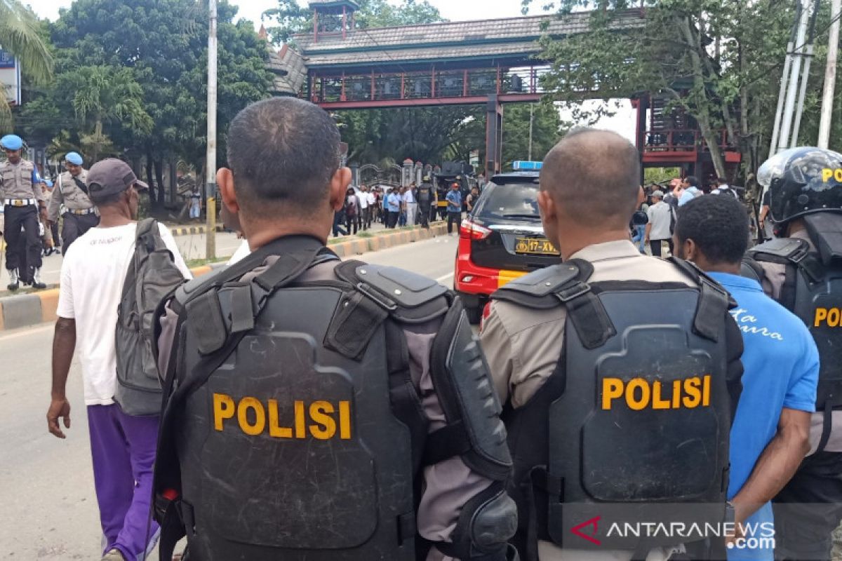 Blokade Jalan Raya Abepura-Padang Bulan Kota Jayapura dibuka