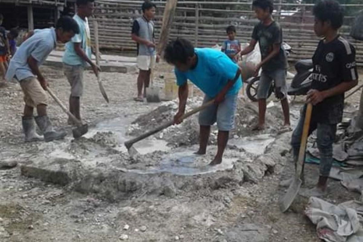 Pemerintah bantu warga miskin di Sumba Tengah bangun rumah layak huni