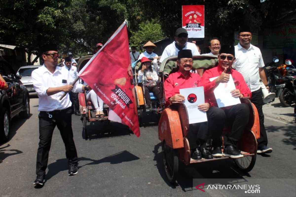 Pilwakot Surakarta, pasangan Purnomo-Teguh kembalikan formulir ke DPC PDIP