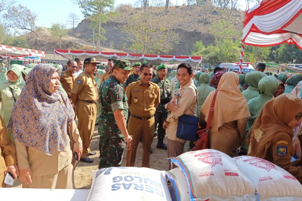 Bulog Bima menggelar operasi pasar jaga kestabilan harga beras