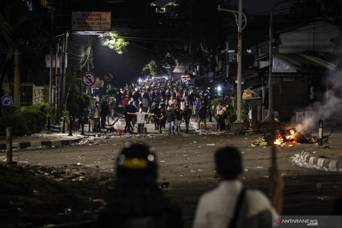 Dugaan demo mahasiswa disusupi hingga ibu cari anaknya di DPR