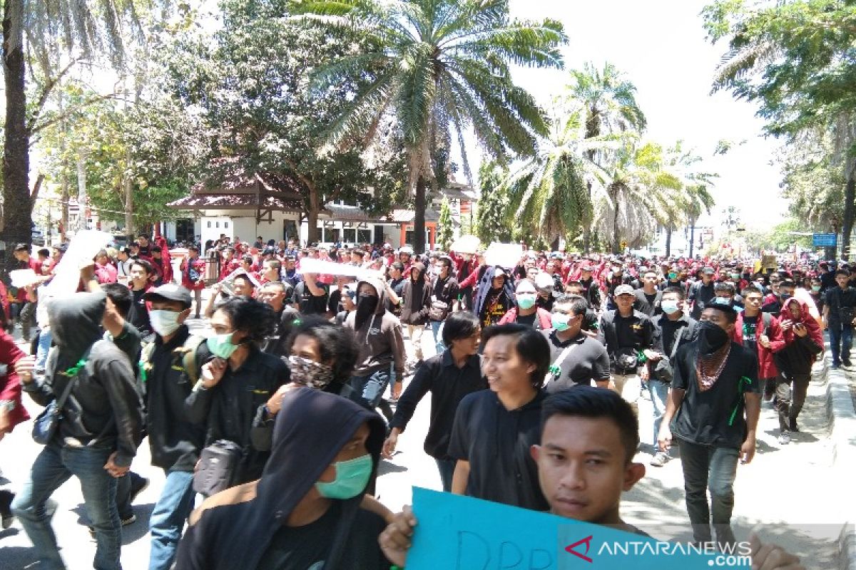 Ikut demo di DPRD Sultra, mahasiswa kritis di Rumah Sakit Bahteramas