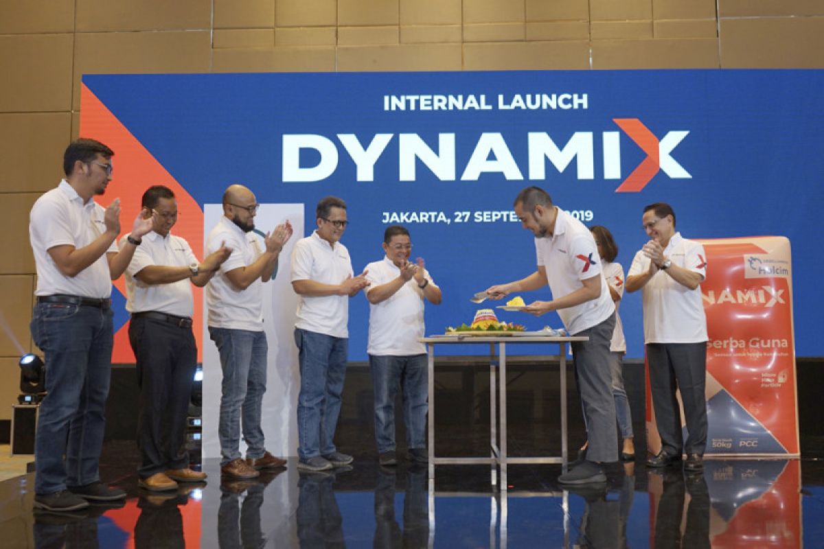 Merek semen Holcim berubah jadi Dynamix