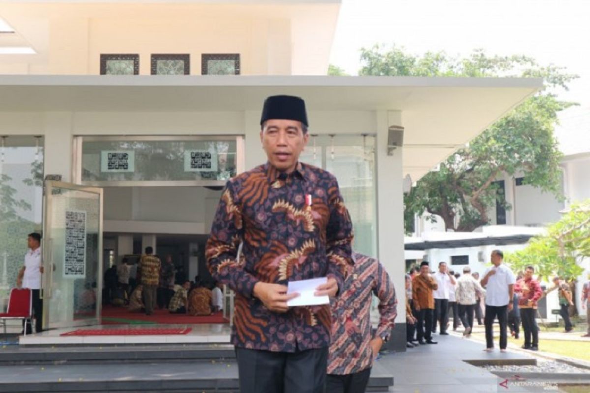 Presiden Joko Widodo tinjau kesiapan normal baru di masjid Istana Jakarta