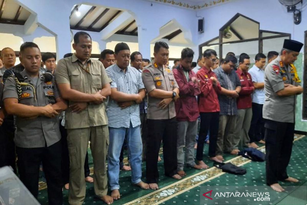 Kapolda pimpin Shalat Gaib di Mapolresta Surakarta