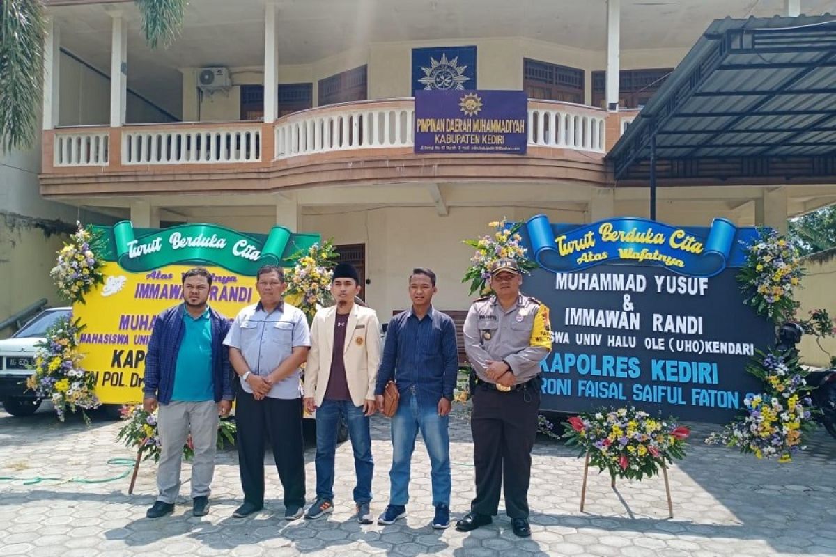 Polisi Kediri menggelar Shalat Gaib untuk Imawan Randi