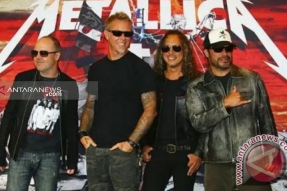 James Hetfield rehab, tur Metallica ditunda