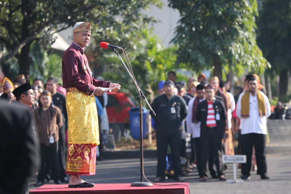 Berbusana adat, ASN Pemprov Jateng ikuti upacara Kesaktian Pancasila