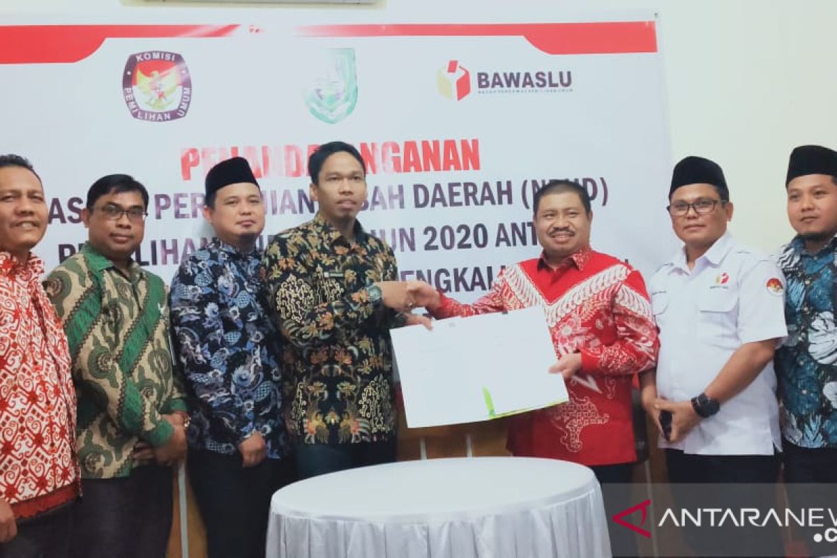 Bawaslu Riau tandatangani dana hibah Pilkada 2020 di enam kabupaten