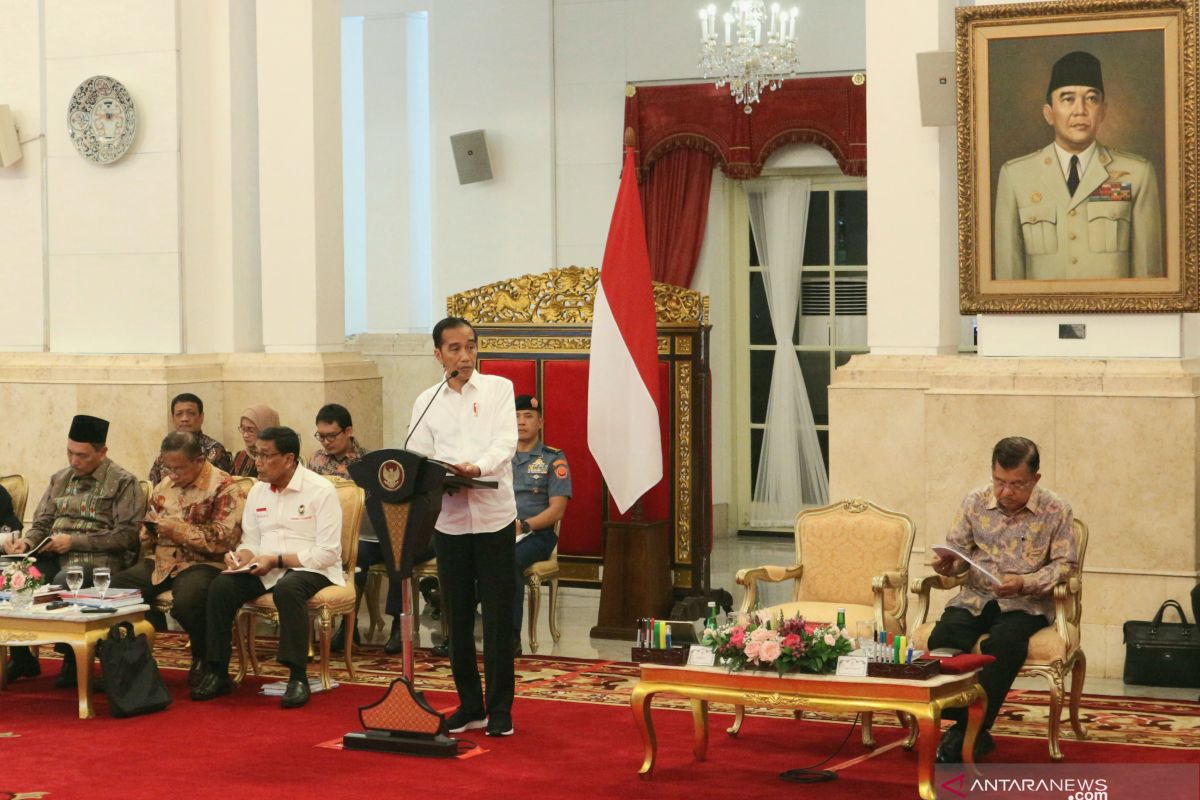 Presiden Jokowi berterima kasih kepada para menteri dan pimpinan lembaga