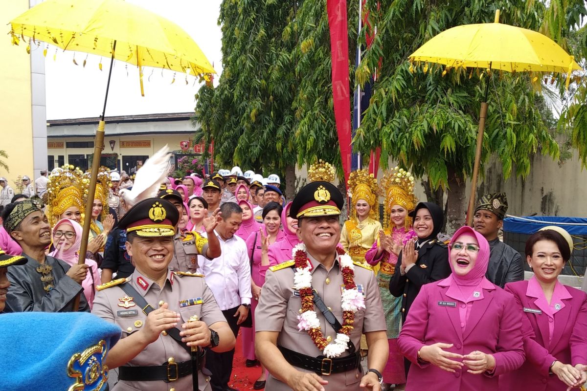 Kapolda Riau : kita arungi "perahu lancang kuning" di malam hari bersama