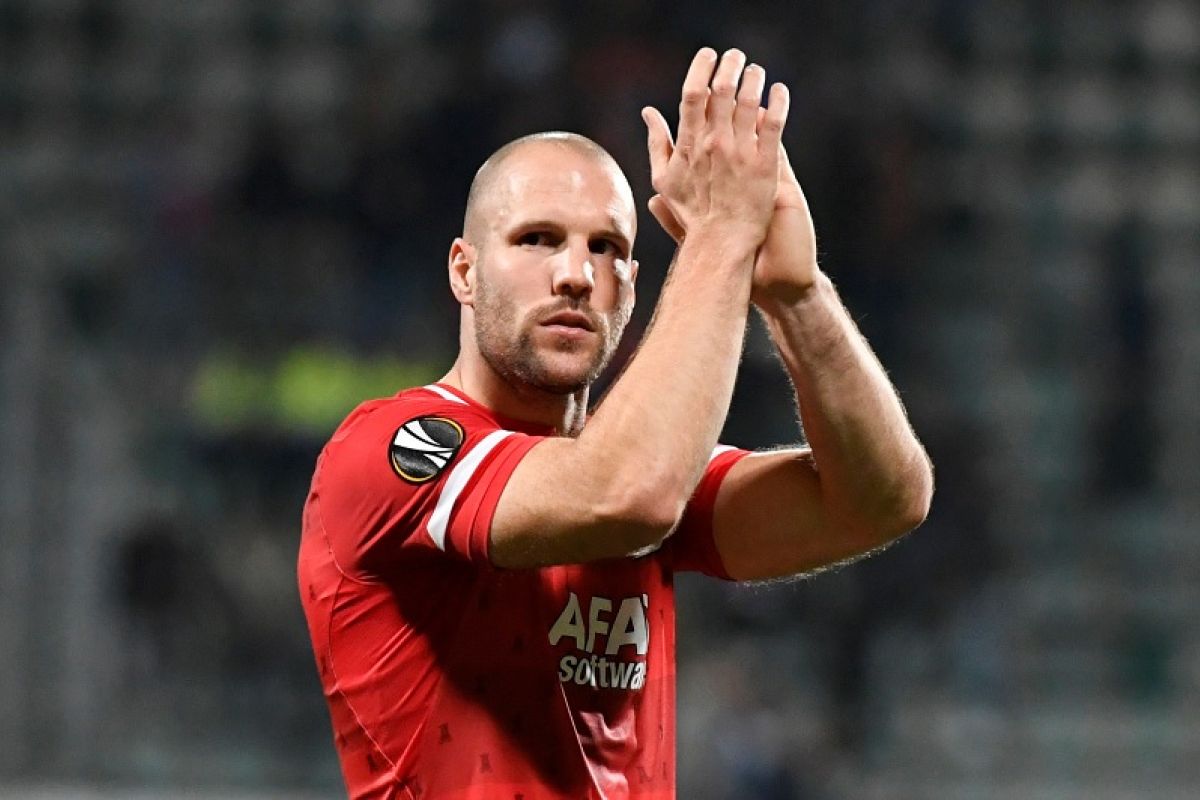 Ron Vlaar: AZ Alkmaar seharusnya menang lawan MU