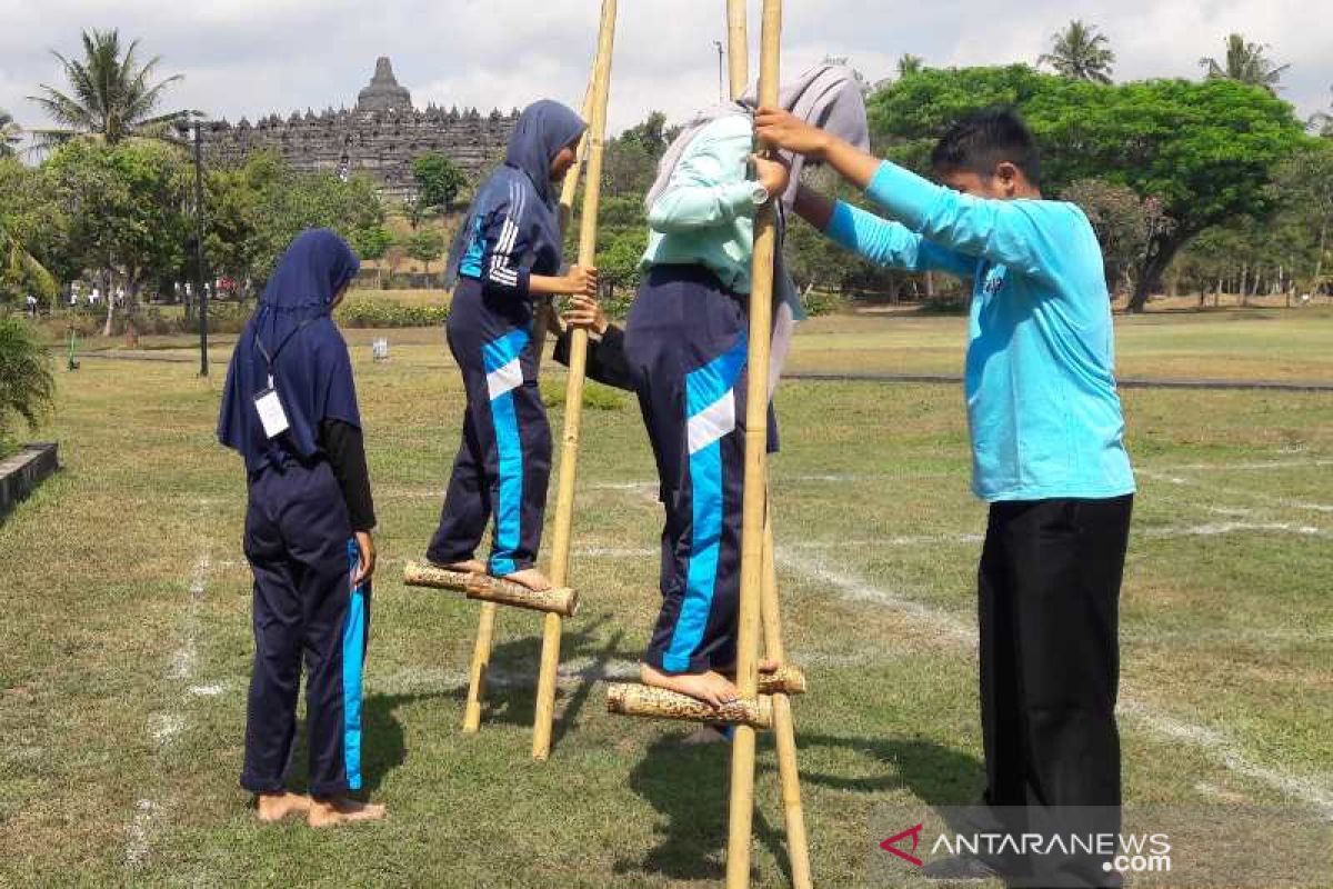 Pengunjung Borobudur dikenalkan berbagai permainan tradisional