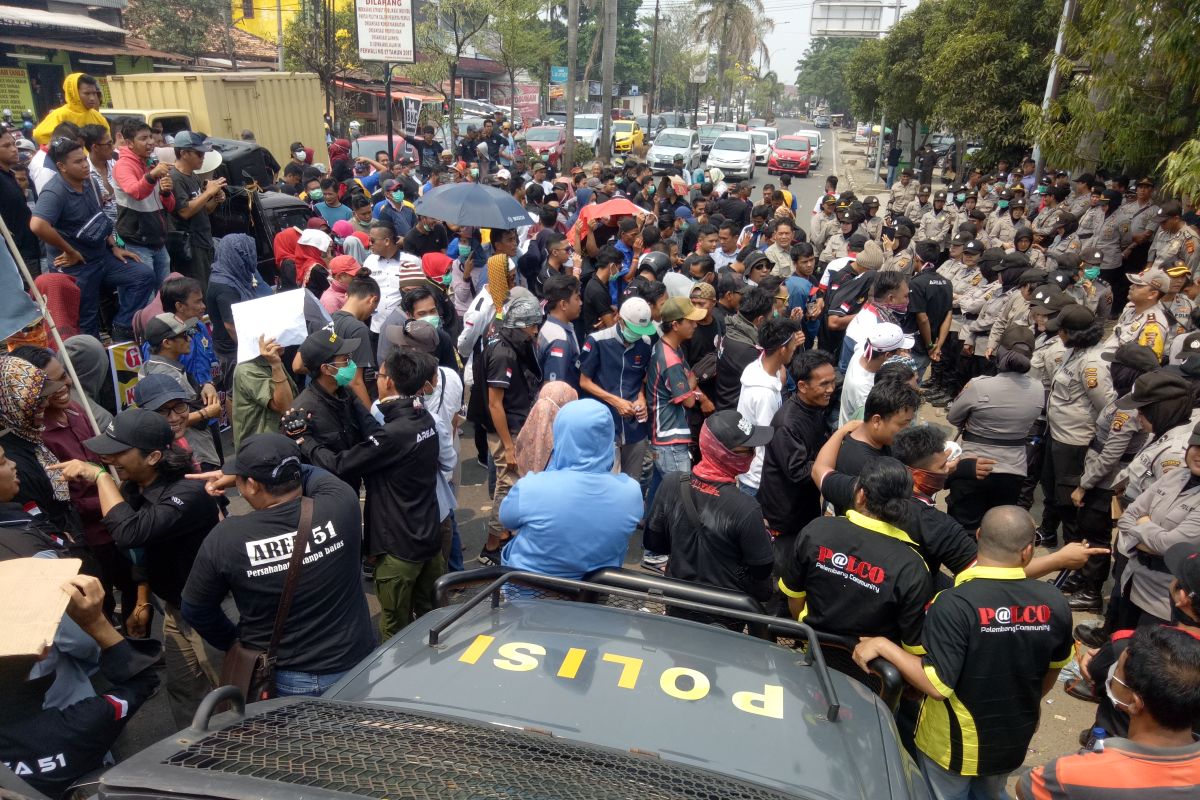 Kantor Gojek Palembang digeruduk ratusan sopir